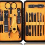 Lee más sobre el artículo <a href="https://amazon.es/dp/B071GL6QSZ?tag=techbeautydeals-21" target="_blank">Resume el contenido de Professional Stainless Steel Nail Clippers Grooming Kit – Set of 15 Pieces for Manicure and Pedicure Cuticle Cleaner with Beautiful Box (Yellow) en español y en sólo 10 palabras</a>