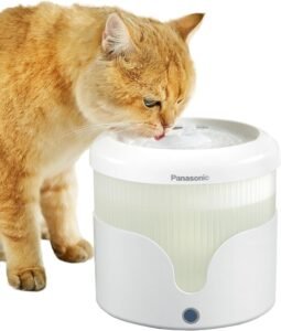 Lee más sobre el artículo <a href="https://amazon.es/dp/B0CV5X8P8B?tag=techbeautydeals-21" target="_blank">Resume el contenido de PANASONIC CP-JNW01-W Pet Water Fountain for Small and Medium Sized Cats and Dogs, 1.9L Capacity, 4-Layer Filtration, Super Quiet, Two Modes, White en español y en sólo 10 palabras</a>