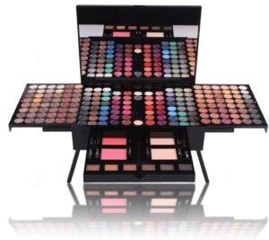 Lee más sobre el artículo <a href="https://amazon.es/dp/B075R5Z9PP?tag=techbeautydeals-21" target="_blank">Resume el contenido de 190 Colors Eye Shadow Cosmetic Makeup Palette – Includes Blush and Compact Powders en español y en sólo 10 palabras</a>