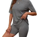Lee más sobre el artículo <a href="https://amazon.es/dp/B0CXX8BFS9?tag=techbeautydeals-21" target="_blank">Resume el contenido de Women’s Tracksuits 2 Piece Set Short Sleeve and Shorts Pajama Casual Solid Summer en español y en sólo 10 palabras</a>
