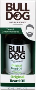 Lee más sobre el artículo <a href="https://amazon.es/dp/B01M1A2498?tag=techbeautydeals-21" target="_blank">Resume el contenido de Bulldog Skincare – Beard Oil with Natural Ingredients – Aloe Vera, Camelin Oil and Green Tea – Softens, Molds and Conditions Your Beard – Format: 30 ml | Pack of 1 en español y en sólo 10 palabras</a>