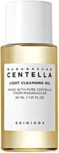 Lee más sobre el artículo <a href="https://amazon.es/dp/B09TLD4S4H?tag=techbeautydeals-21" target="_blank">Resume el contenido de SKIN1004 Madagascar Centella Light Cleansing Oil (30 ml) en español y en sólo 10 palabras</a>