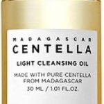 Lee más sobre el artículo <a href="https://amazon.es/dp/B09TLD4S4H?tag=techbeautydeals-21" target="_blank">Resume el contenido de SKIN1004 Madagascar Centella Light Cleansing Oil (30 ml) en español y en sólo 10 palabras</a>